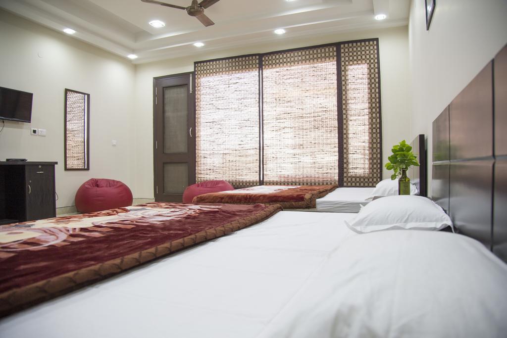 The Mulberry House Bed & Breakfast Ню Делхи Екстериор снимка